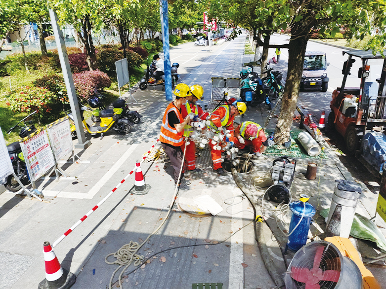  让胡路UV-CIPP紫外光固化修复